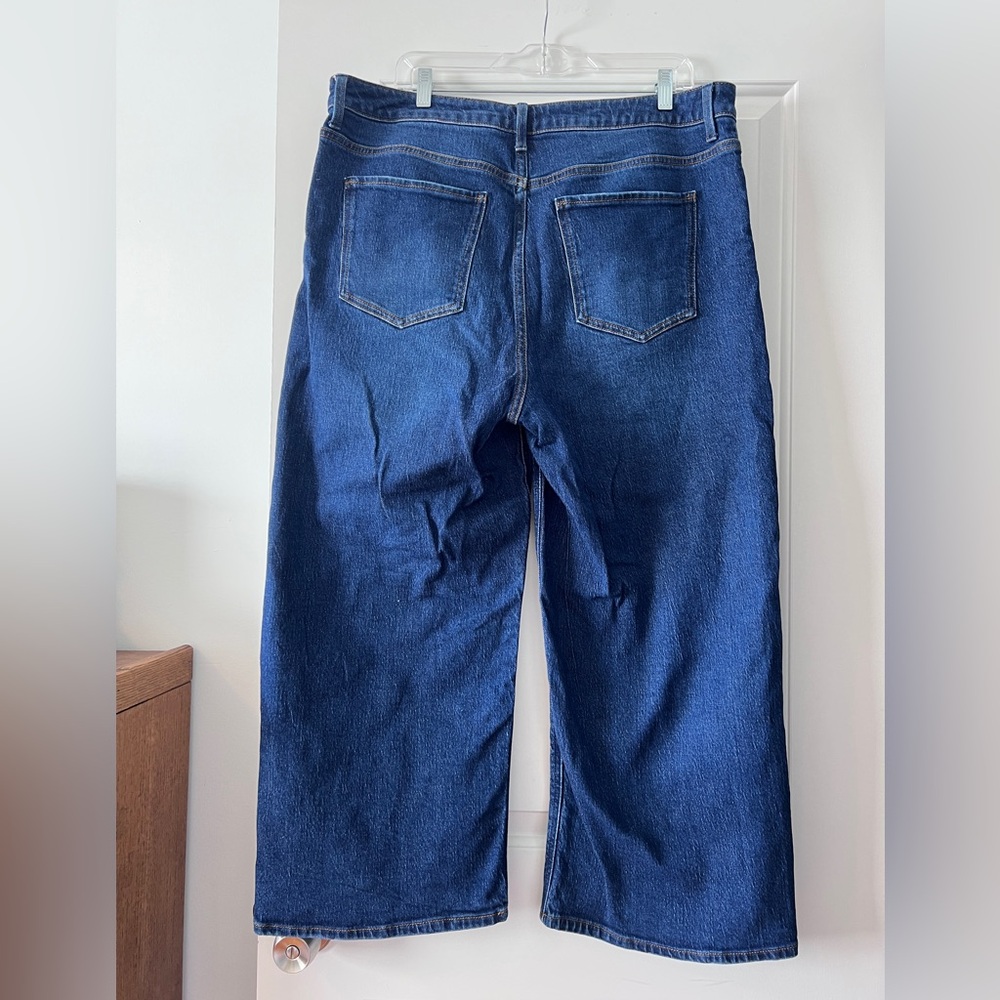 Quince Bella Stretch Relaxed Straight Jeans, Size 33, 26” inseam - Picture 2 of 3